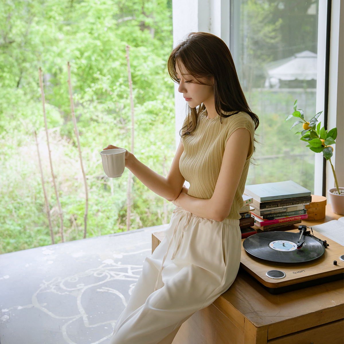 Linen Round Neck Pleated Sleeveless Top