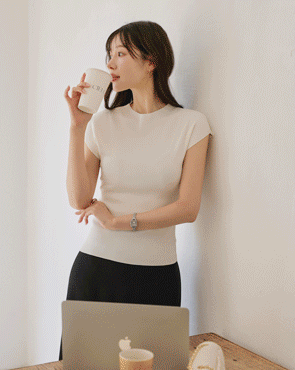 Oops, cool-down mock neck knit