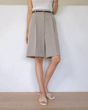 Wrinkle-free pintuck half-slacks