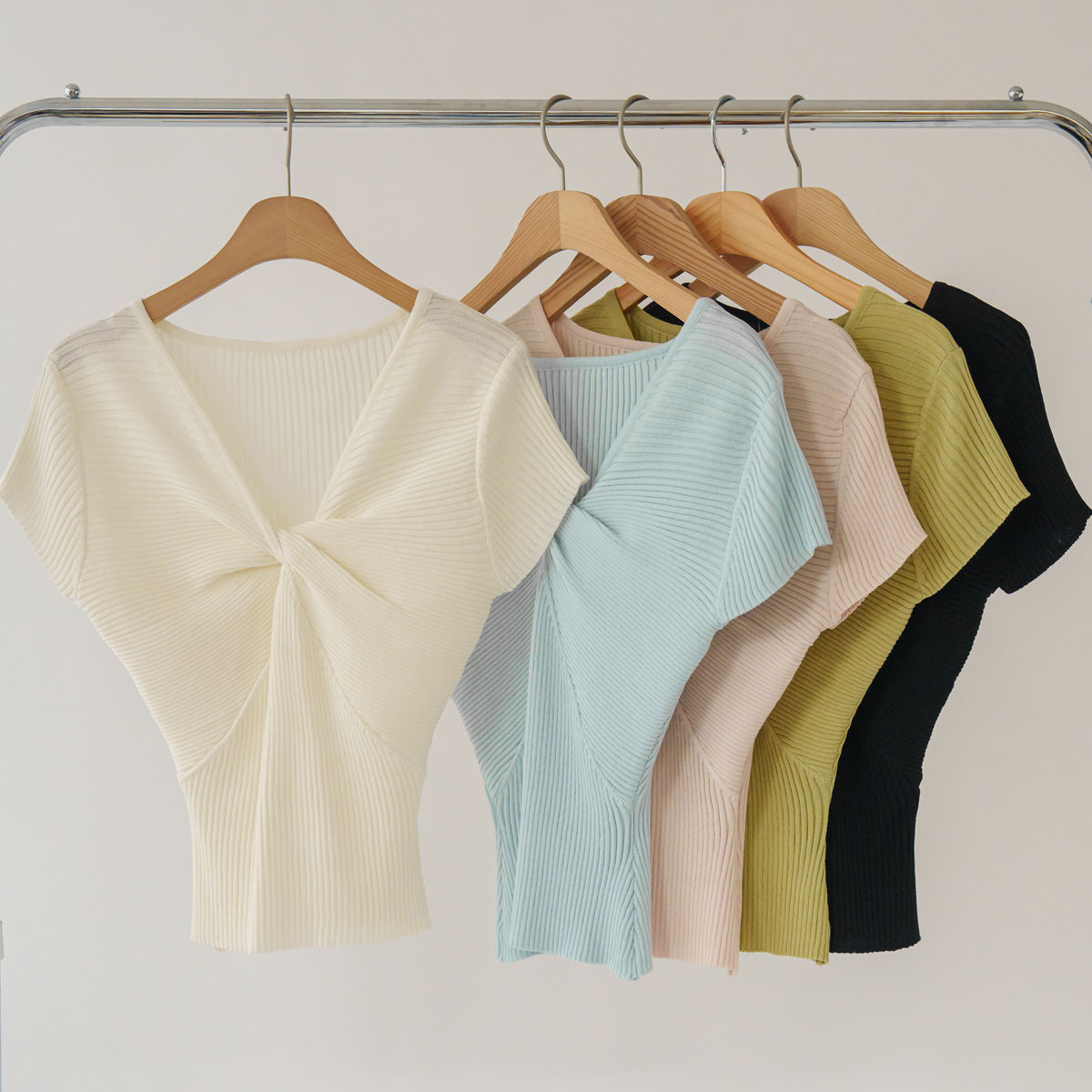 Delicate fit twisted ribbed knit