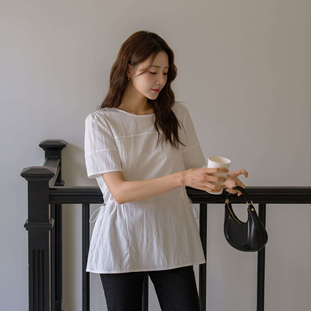 <b>[Opening Special]</b> <b>[Made]</b> Cut-out Line Stopper Loose Fit Blouse