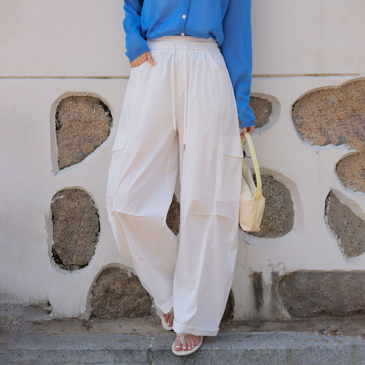 Cut-out pintuck roll-up cargo pants