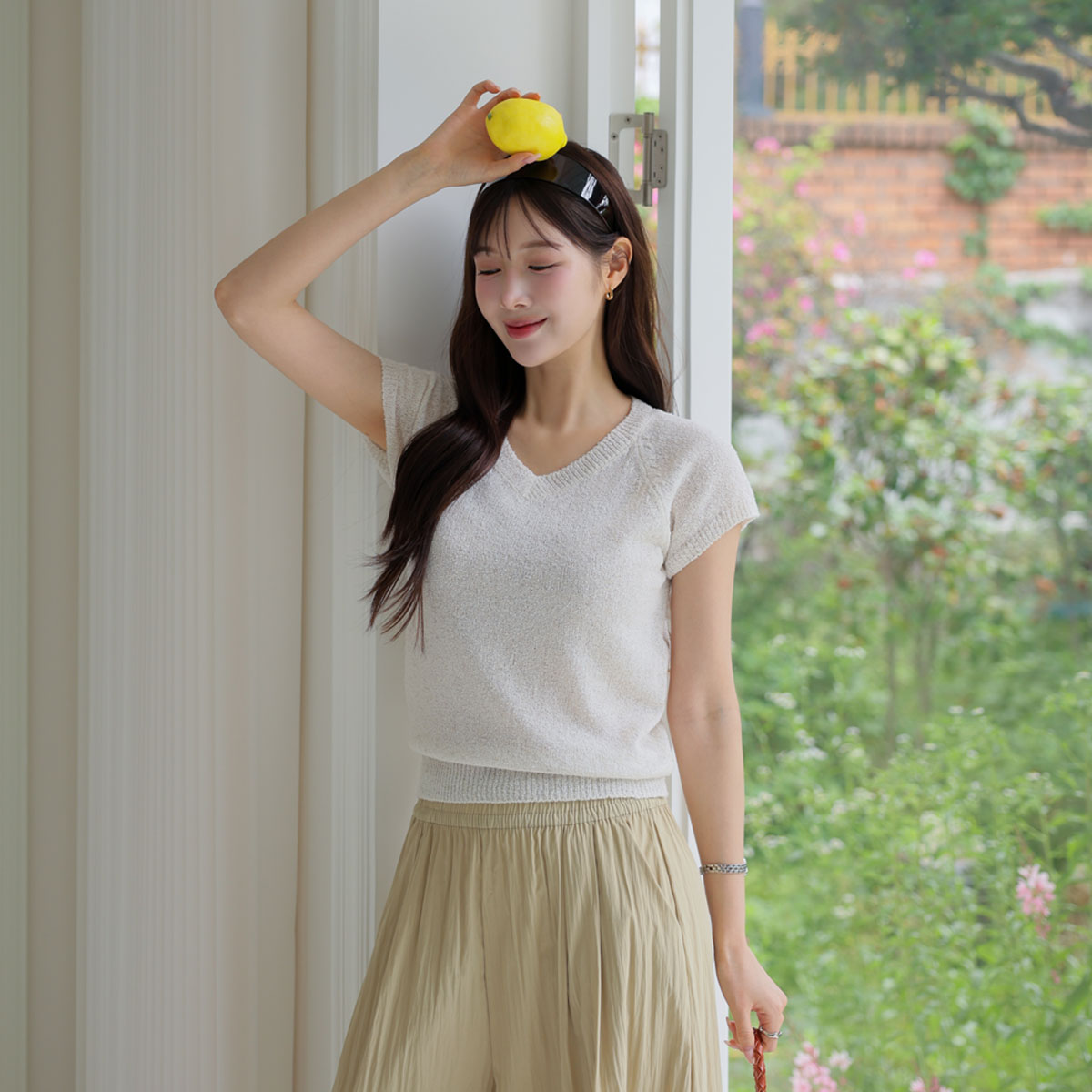 Linen V-neck short-sleeve knit