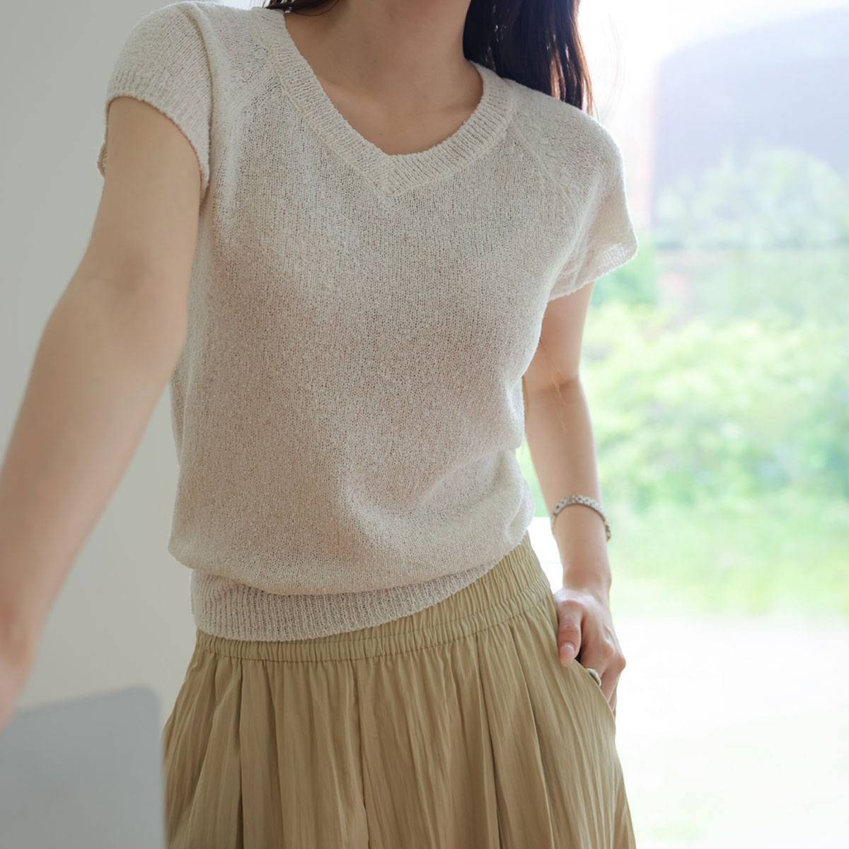 Linen V-neck short-sleeve knit