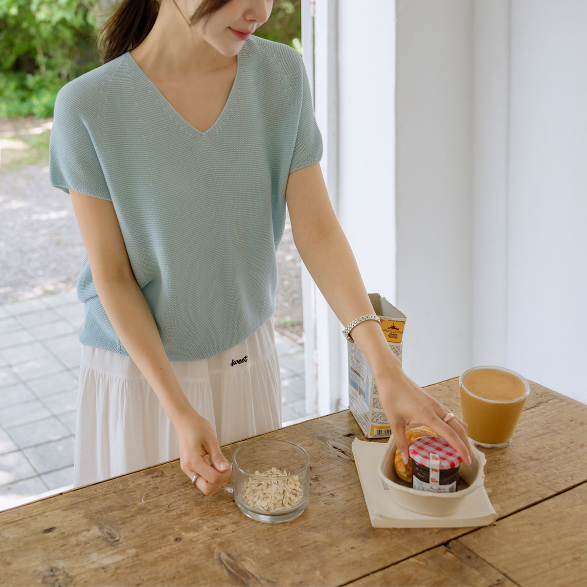 Cool color whole garment cap sleeve knit