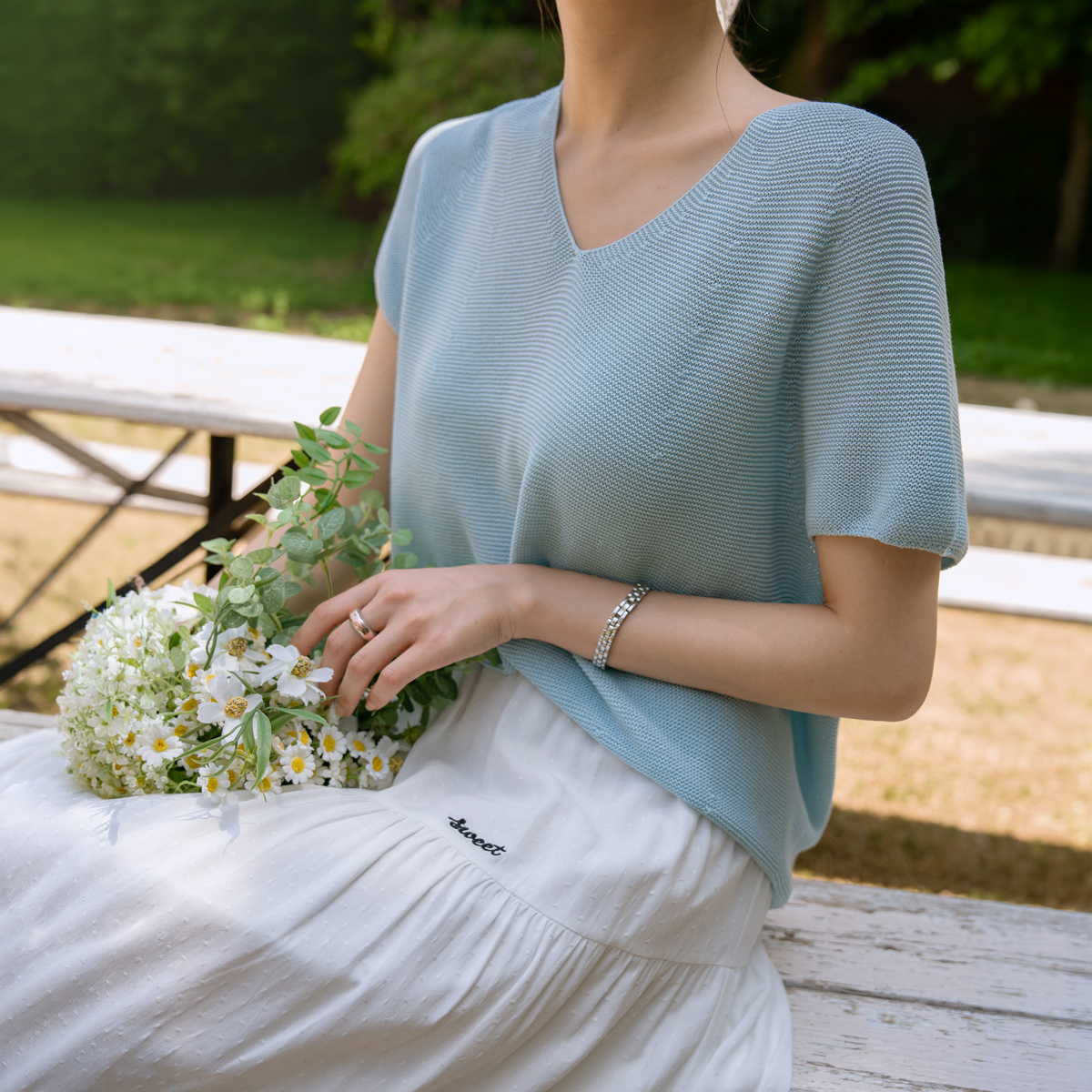 Cool color whole garment cap sleeve knit
