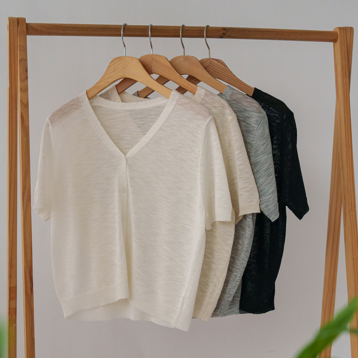 Skin-textured see-through short-sleeve knit