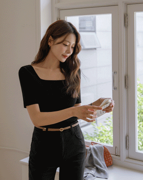 Reversible short-sleeved knit sweater that can be worn front or back