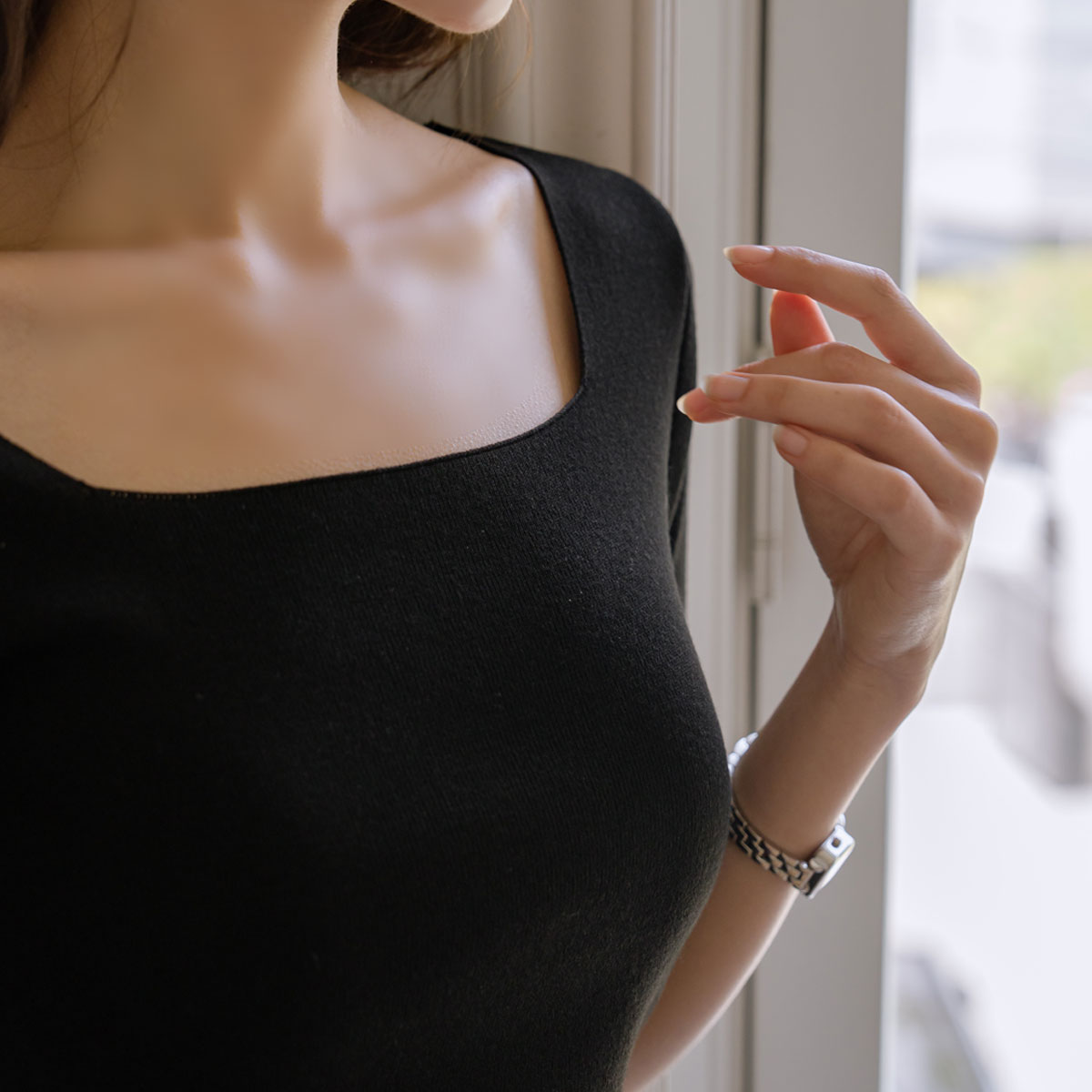 Reversible short-sleeved knit sweater that can be worn front or back