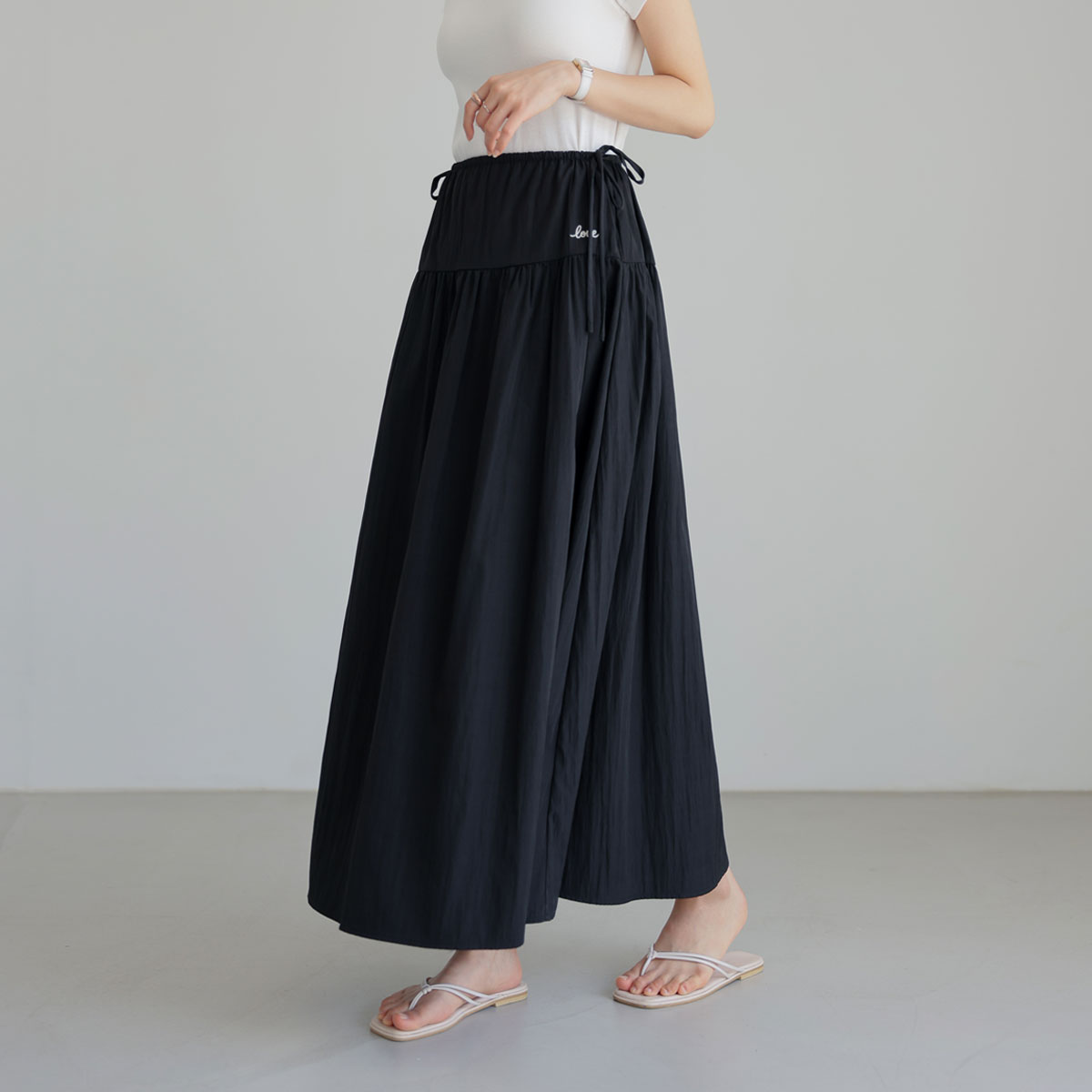 <b>[Maxi Skirt/Adjustable Waist/Body Shape Coverage][Made]</b> Love Embroidery Adjustable Flare Skirt