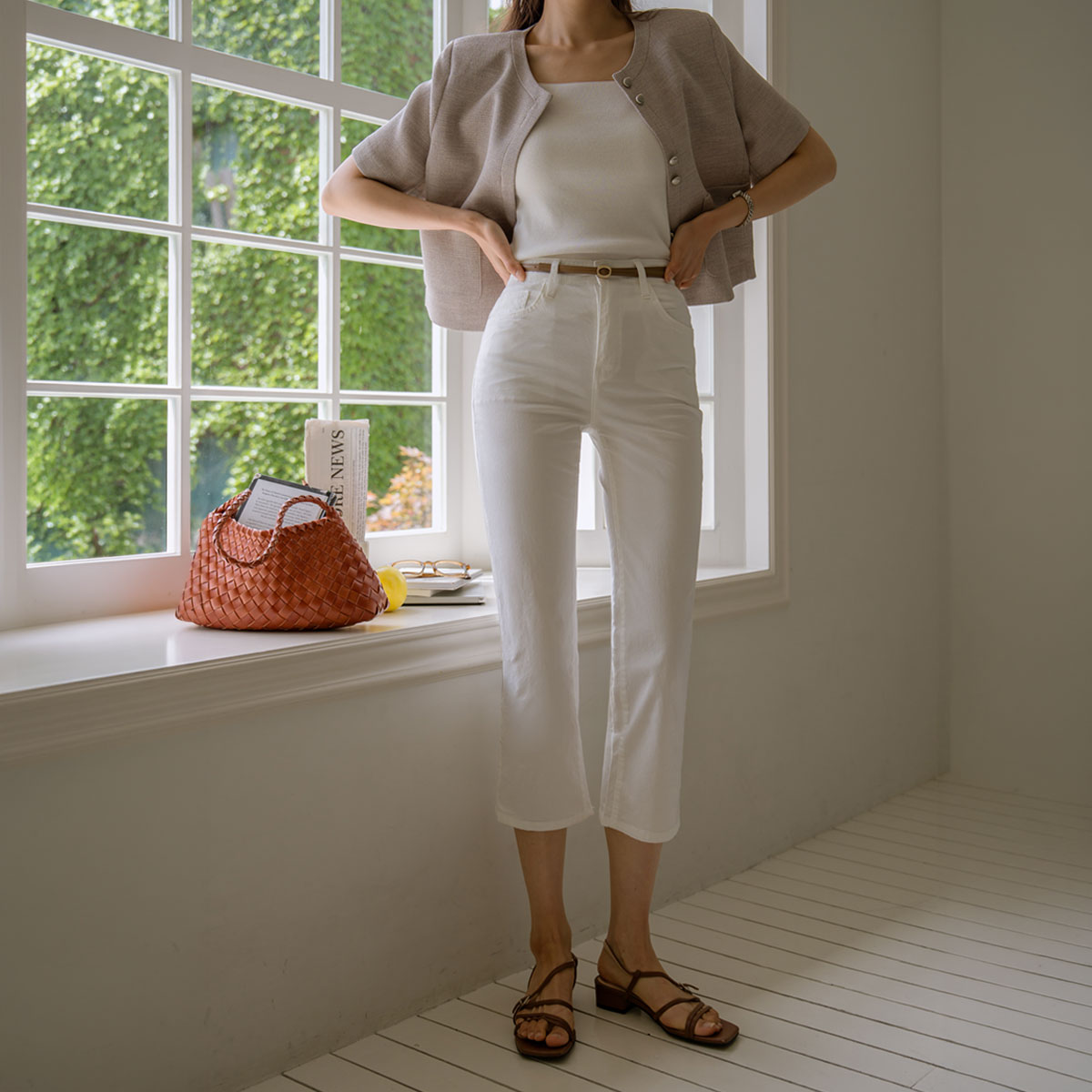 Slim Hidden Octave Capri Pants