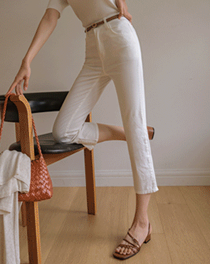 Slim Hidden Octave Capri Pants