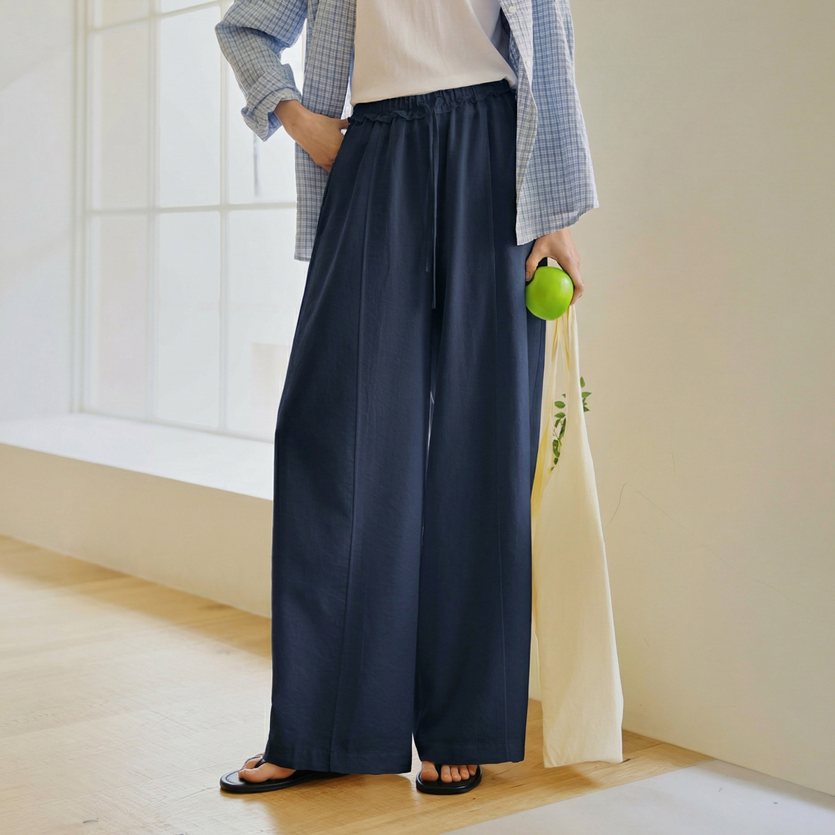 <b>[The Current Trend: Better Fit]</b> Swaying Curved Wide Pants with Cut-out Drawstring