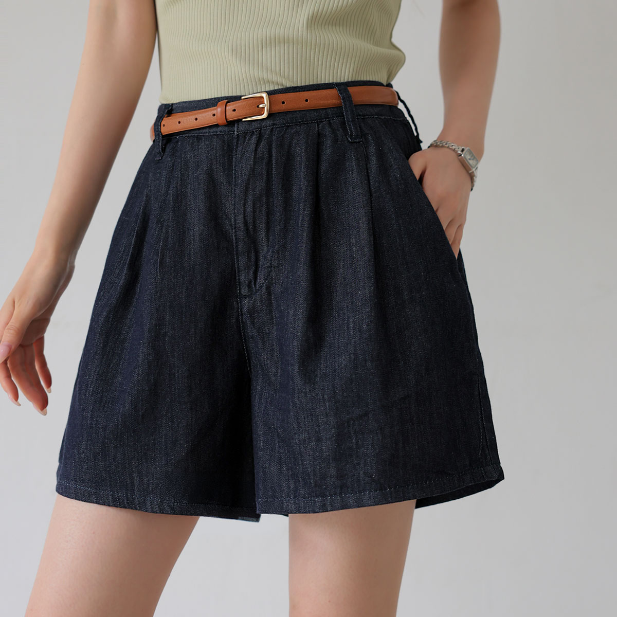 Air Cool Non-Fade Two-Pin Tuck Shorts
