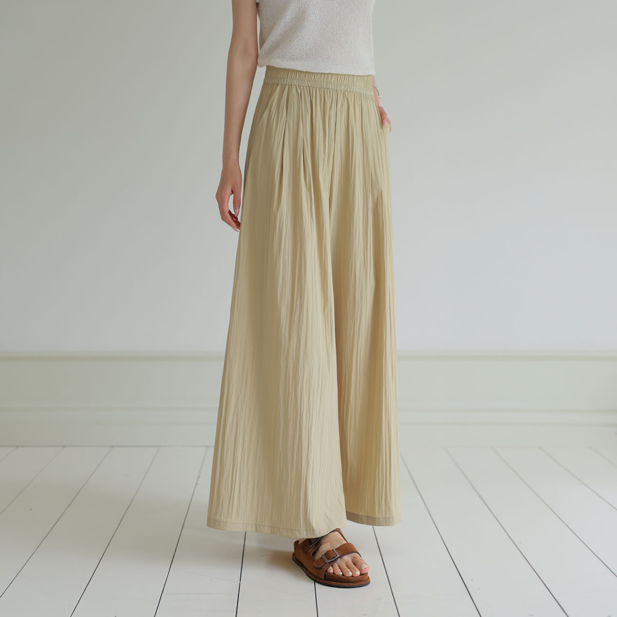 Light elasticated wide skirt-pants