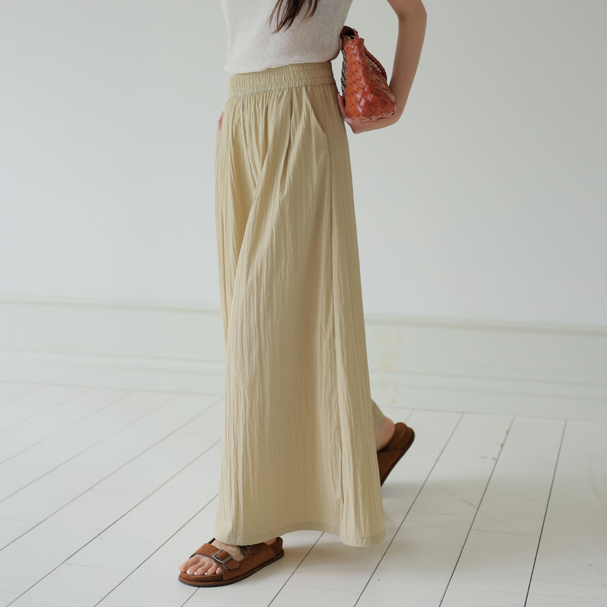 Light elasticated wide skirt-pants