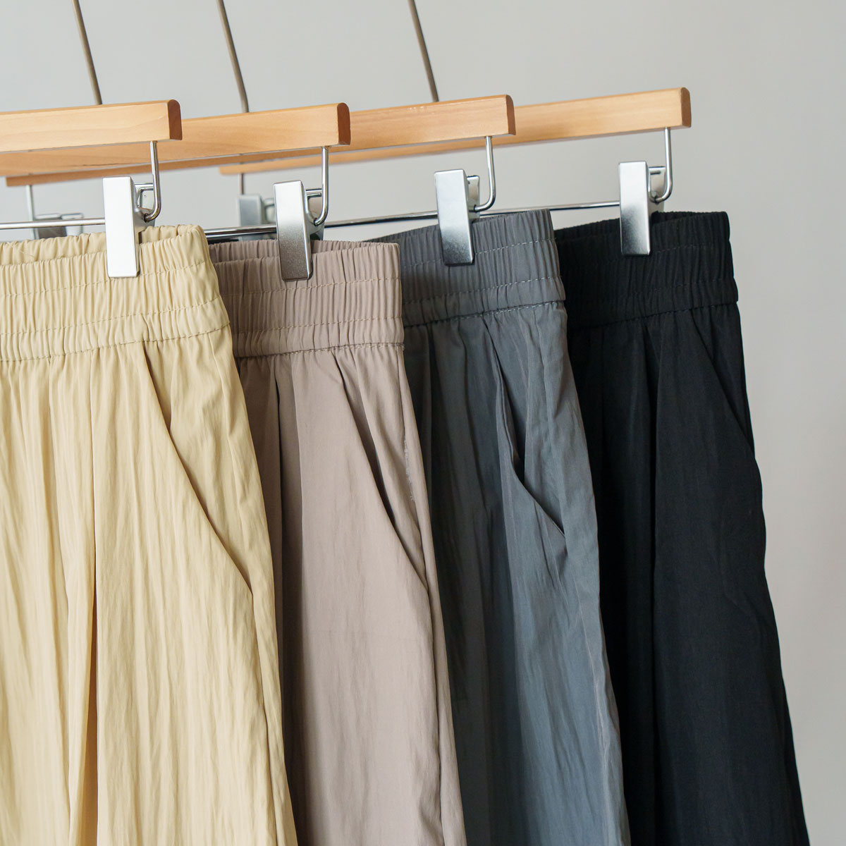 Light elasticated wide skirt-pants