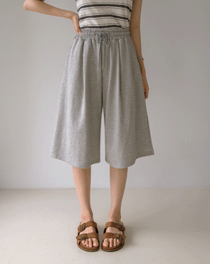 Cotton pintuck Bermuda shorts