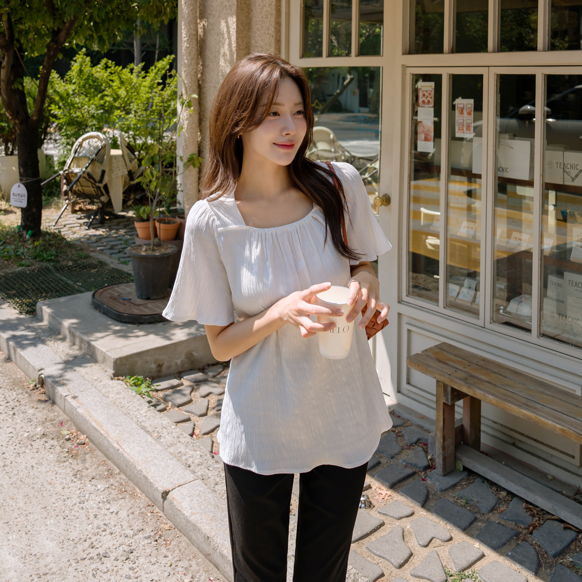<b>[Made]</b> Flare Jijimi Square Neck Blouse