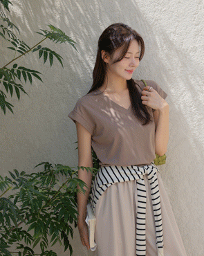 Yeori V Back Patch Short T-shirts