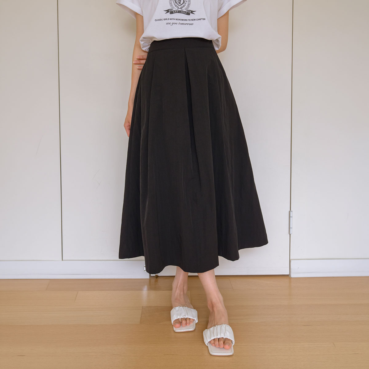 Rustling pintuck flare skirt