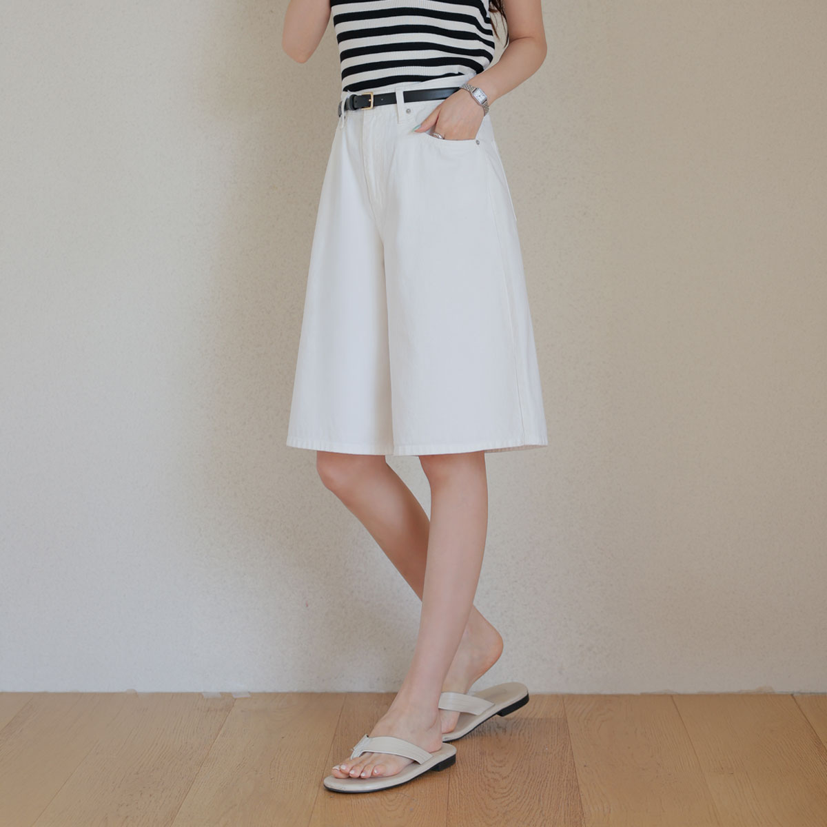 Fit-correcting, firm, cool Bermuda shorts