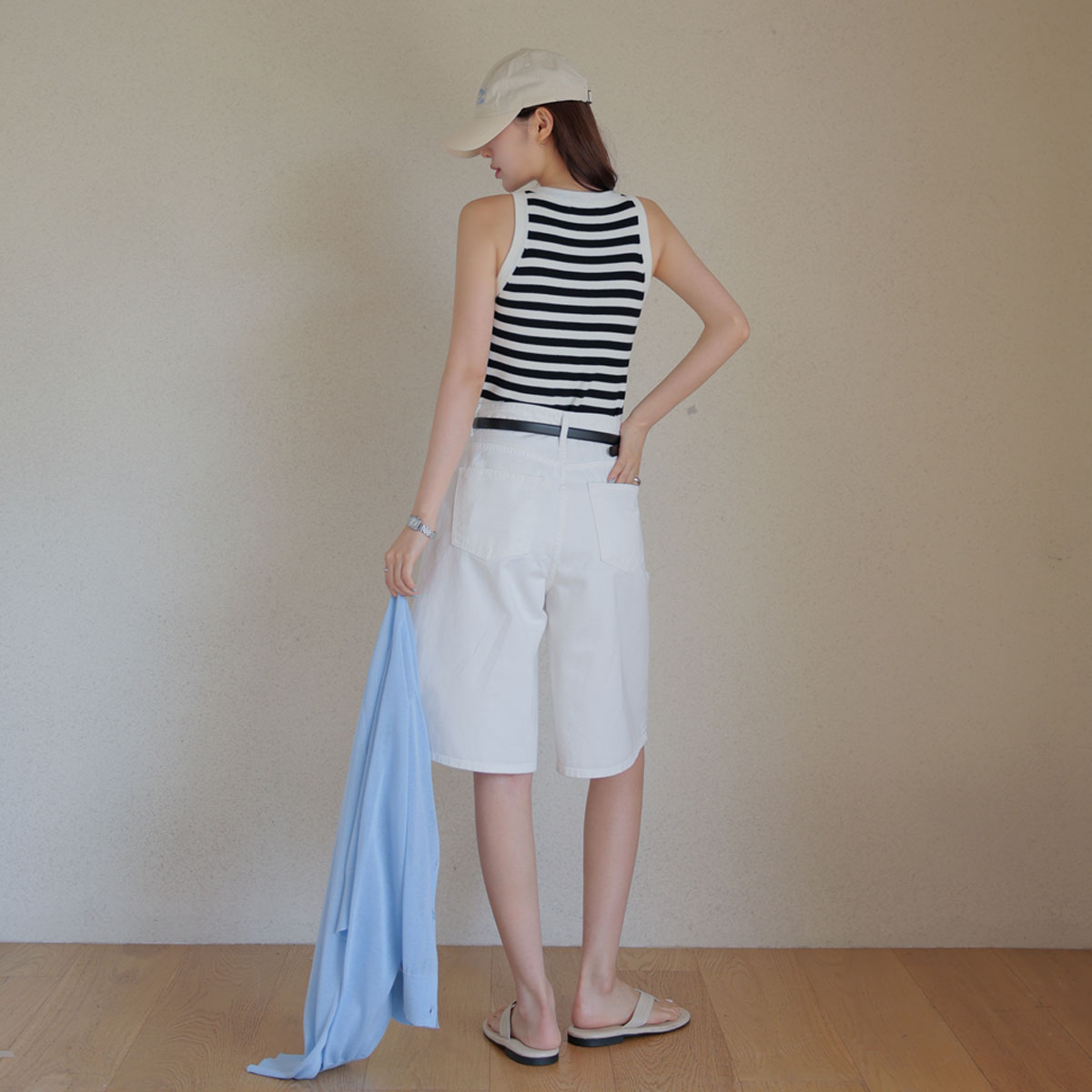Fit-correcting, firm, cool Bermuda shorts