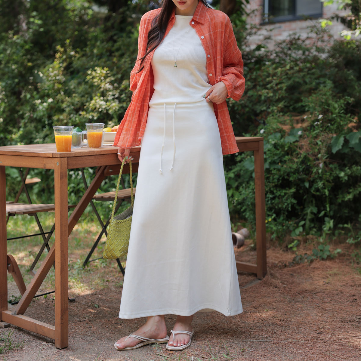 Low-fit tension long skirt