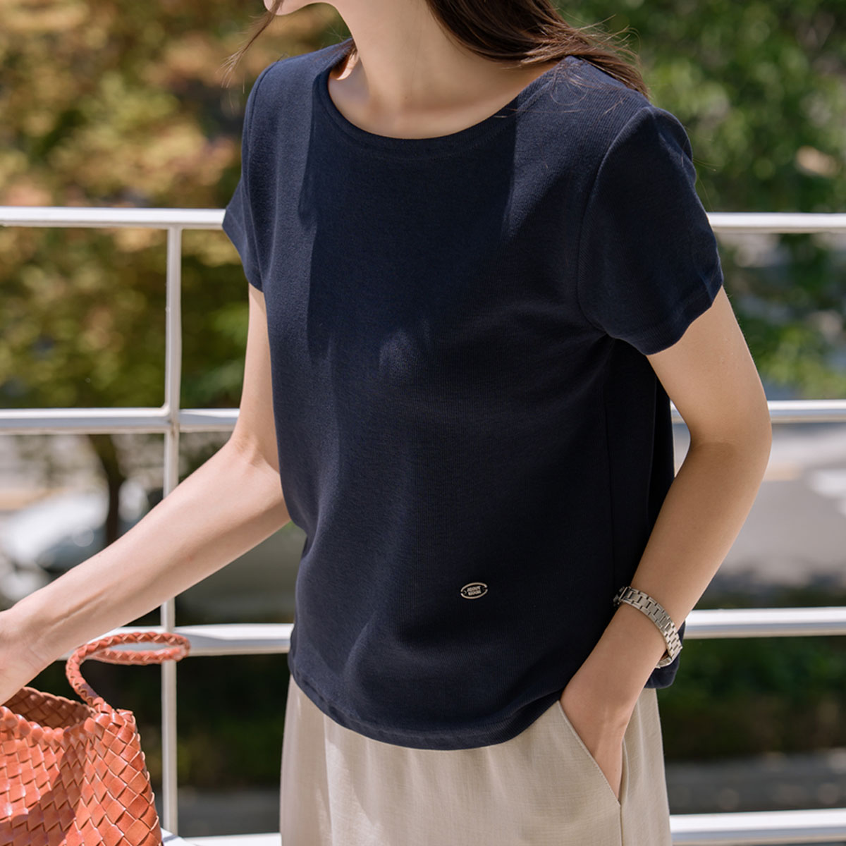 Mute Boat Neck Pendant Tee