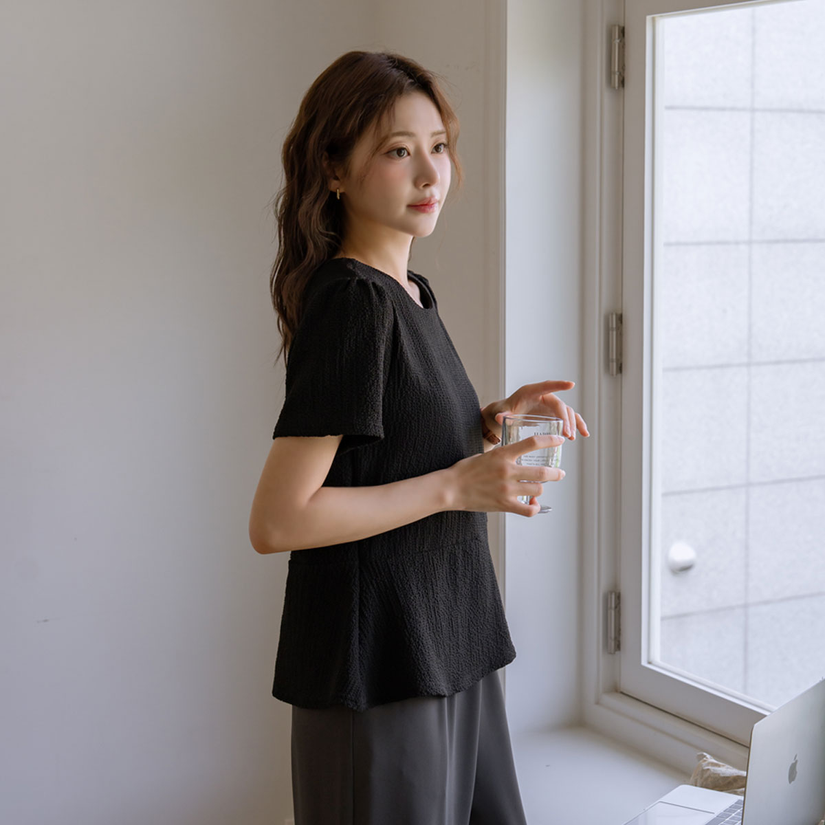 <b>[Made]</b> Embossed Wrinkle Peplum Blouse
